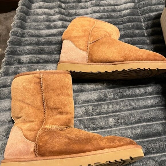 UGG Women's Classic Short Boots, Size 10, Style 5825, Chestnut - Picture 4 of 5